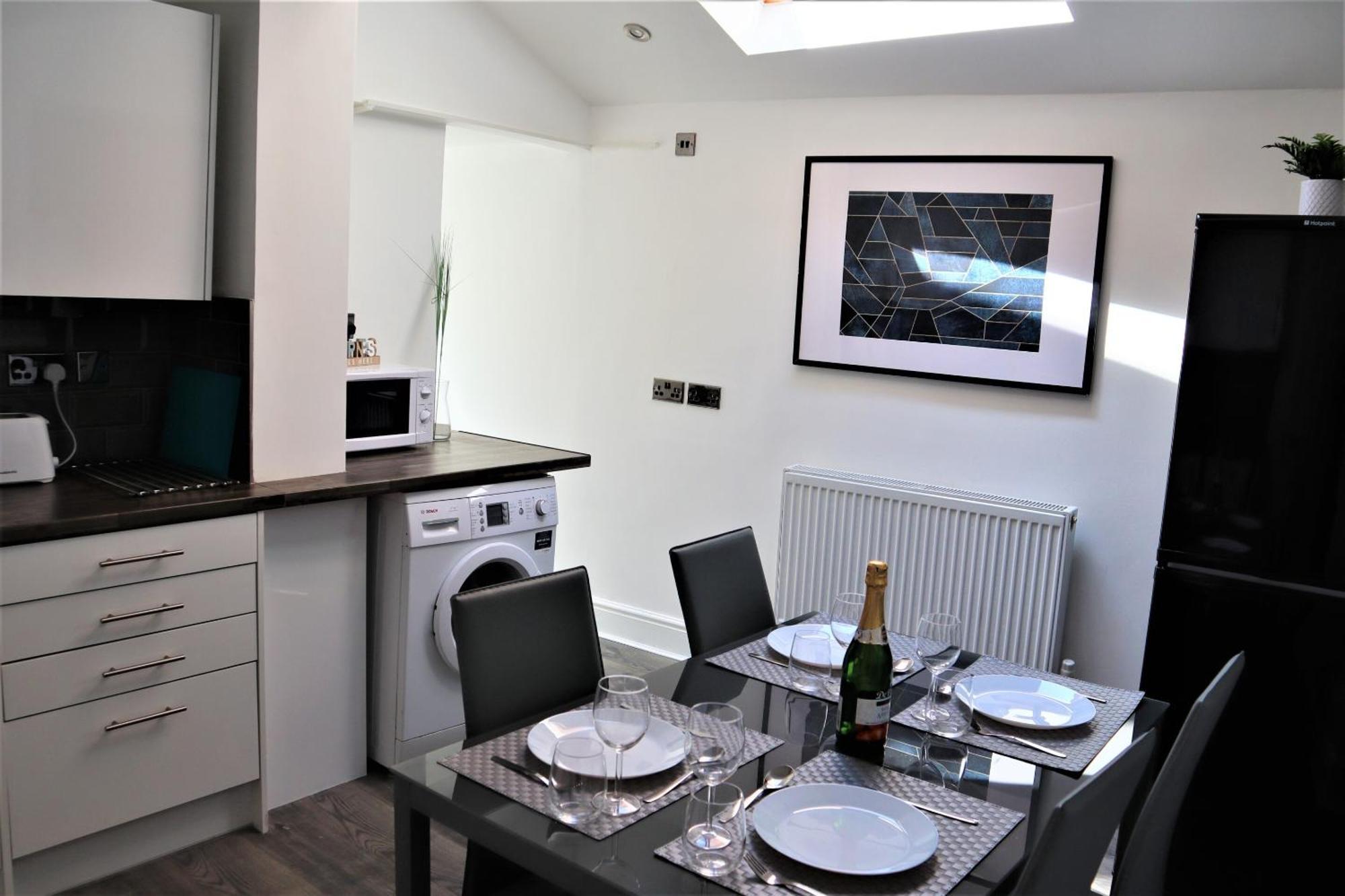 Victoria 4 Bedroom Serviced House Short Lets - Near Northampton Gen Hosp & Town Centre Exterior foto
