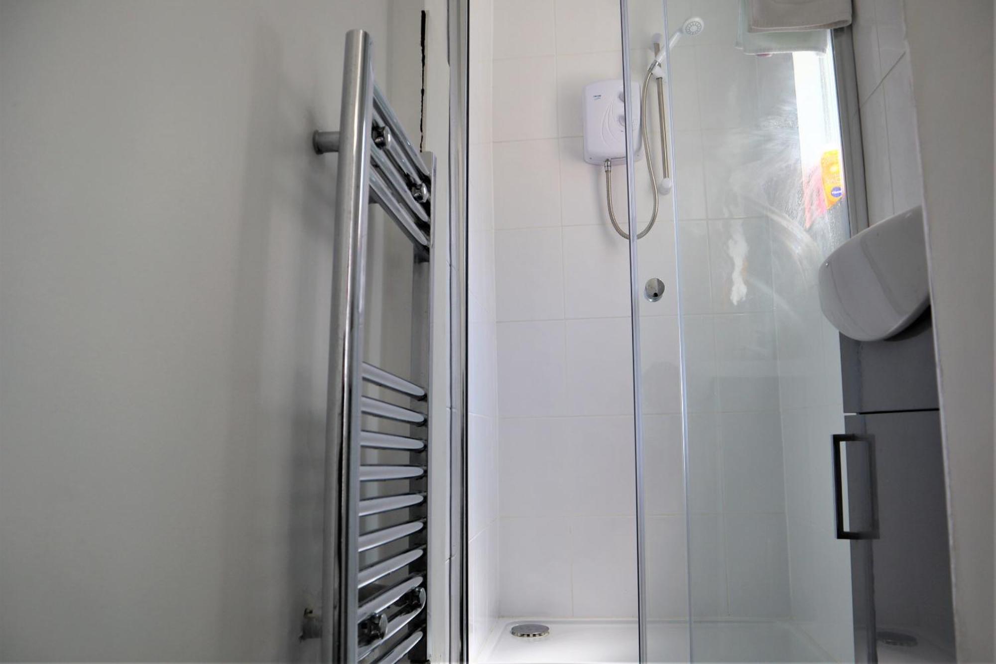 Victoria 4 Bedroom Serviced House Short Lets - Near Northampton Gen Hosp & Town Centre Exterior foto