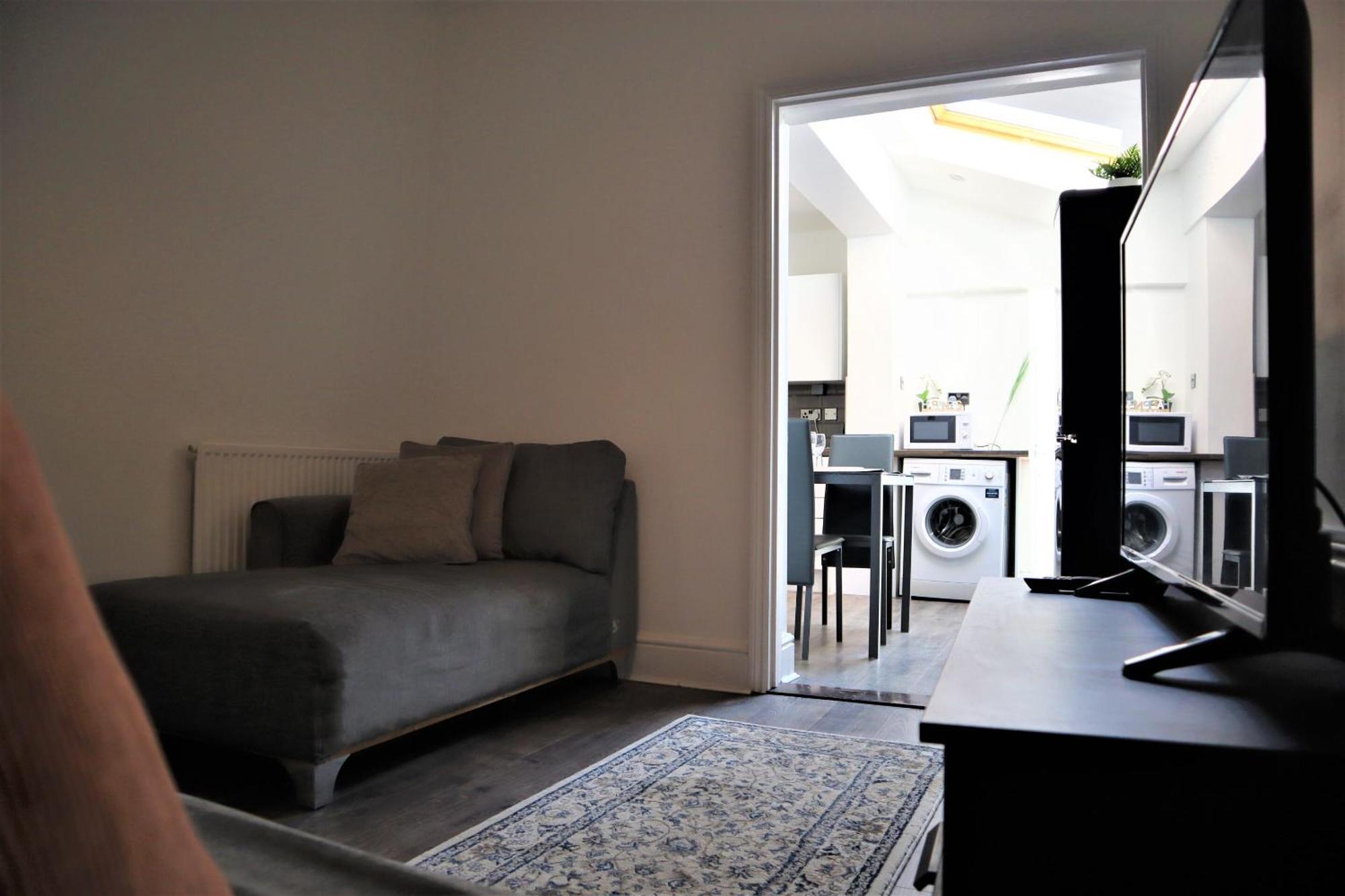 Victoria 4 Bedroom Serviced House Short Lets - Near Northampton Gen Hosp & Town Centre Exterior foto