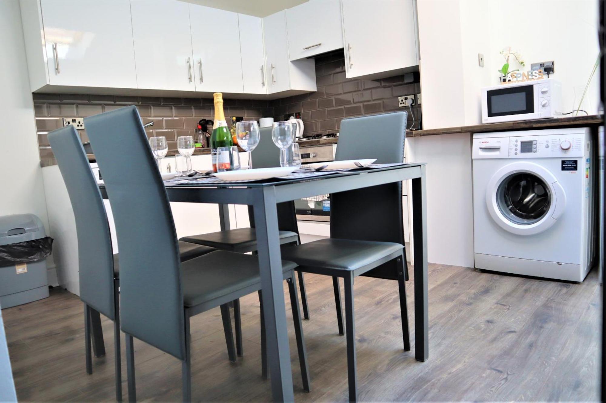 Victoria 4 Bedroom Serviced House Short Lets - Near Northampton Gen Hosp & Town Centre Exterior foto